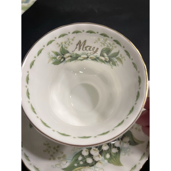Royal Albert Flower of the Month "Lily of the Valley - May" Teacup & Saucer Set - Picture 5 of 11